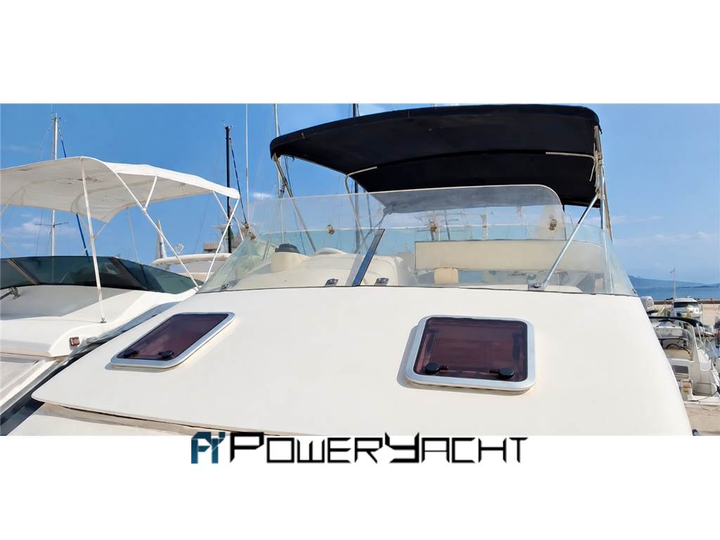 Cayman Yachts 42 fly