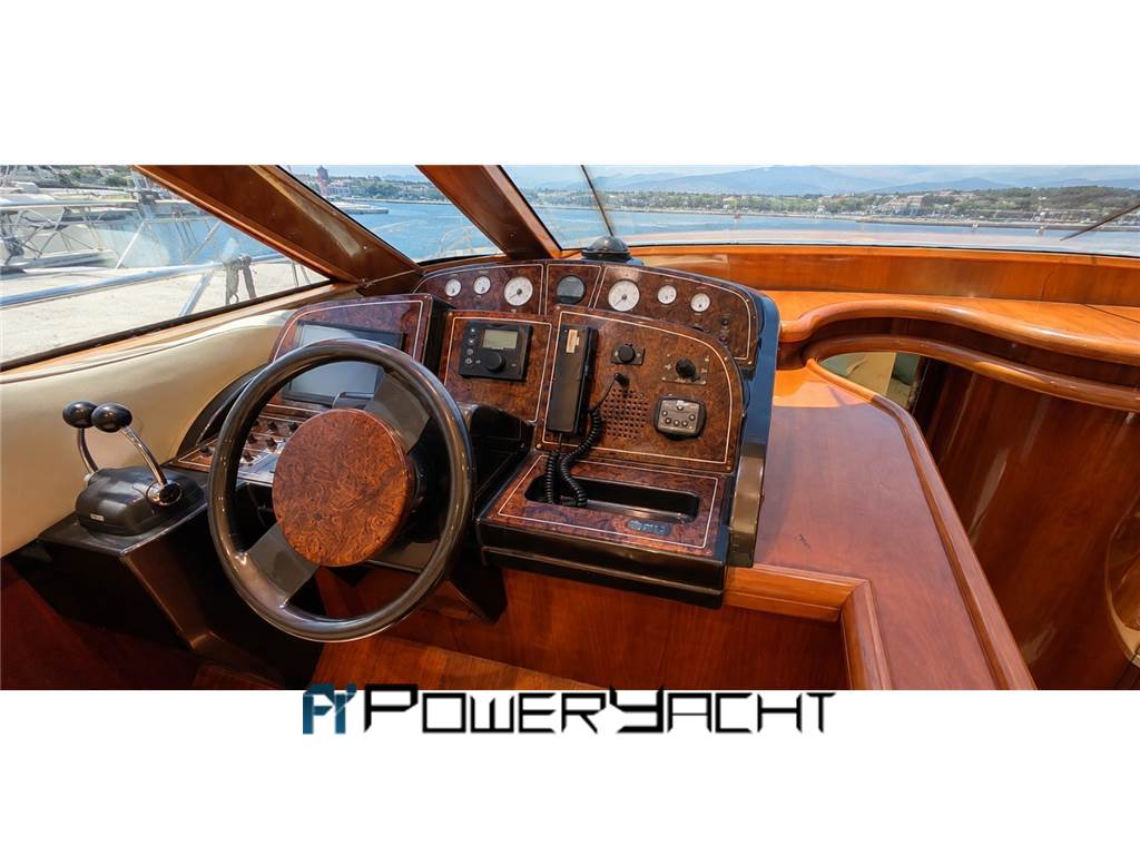 Cayman Yachts 42 fly