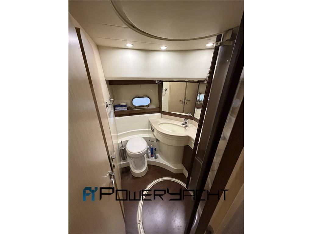 FERRETTI 550
