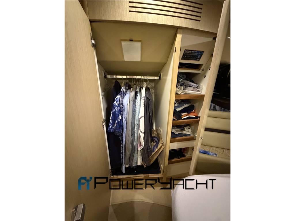 FERRETTI 550