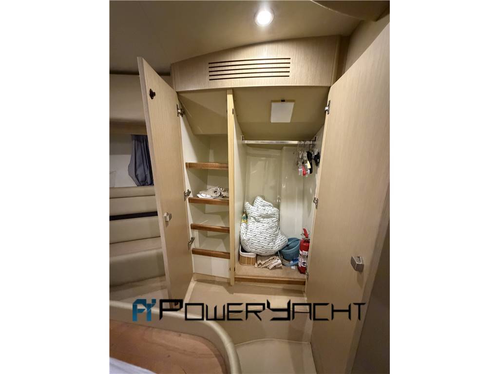FERRETTI 550