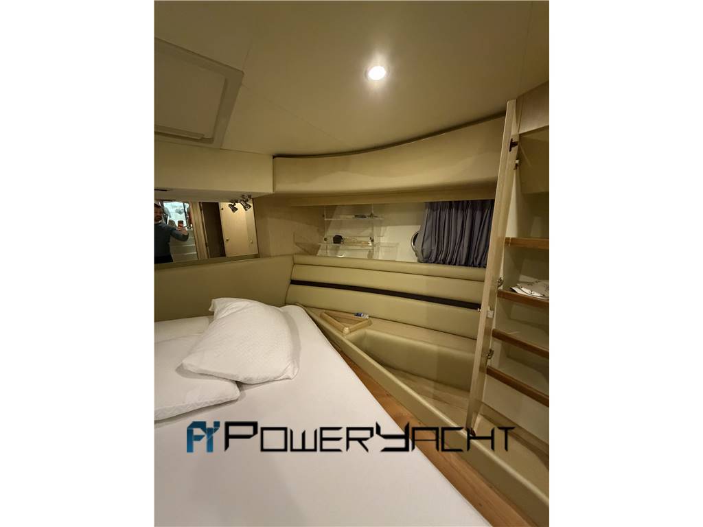 FERRETTI 550
