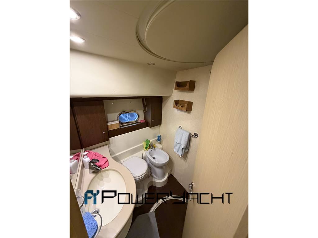 FERRETTI 550