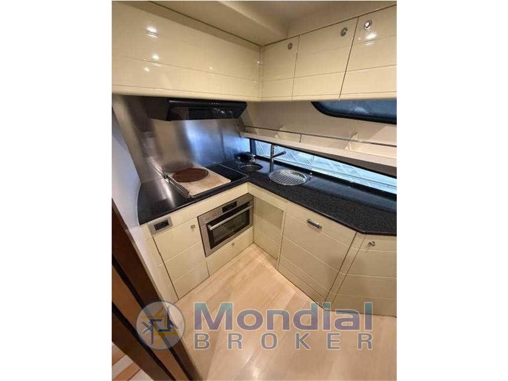FERRETTI 681
