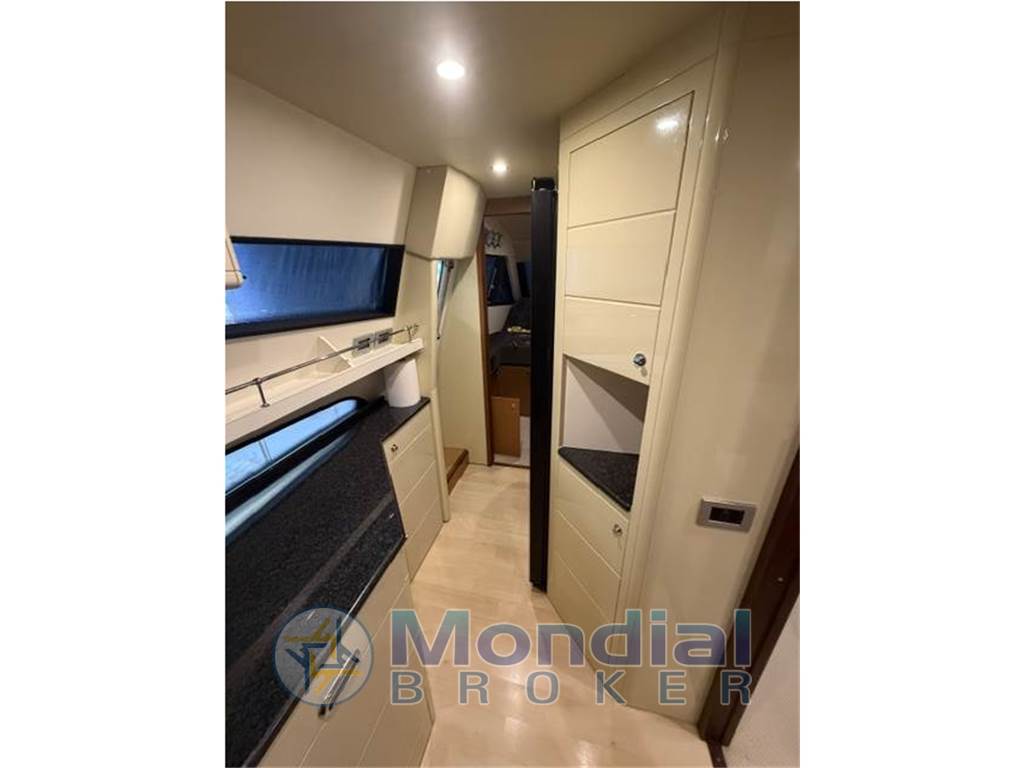 FERRETTI 681