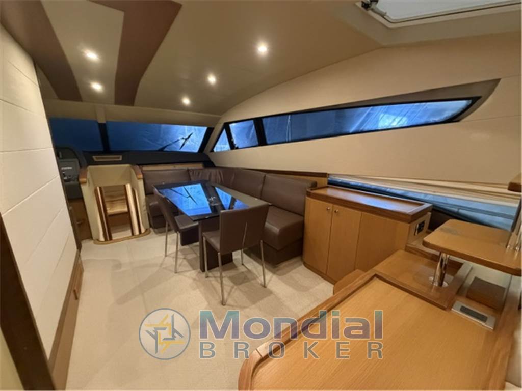 FERRETTI 681