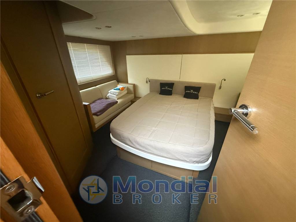 PRINCESS YACHTS V48