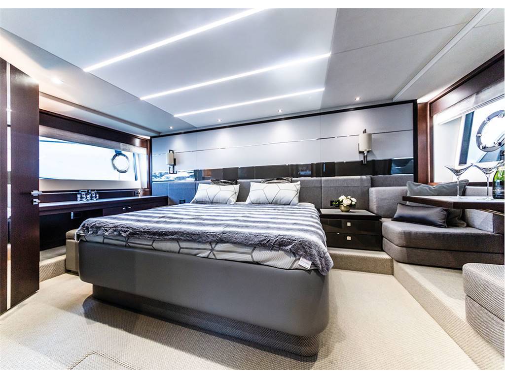 SUNSEEKER 74 SPORT YACHT