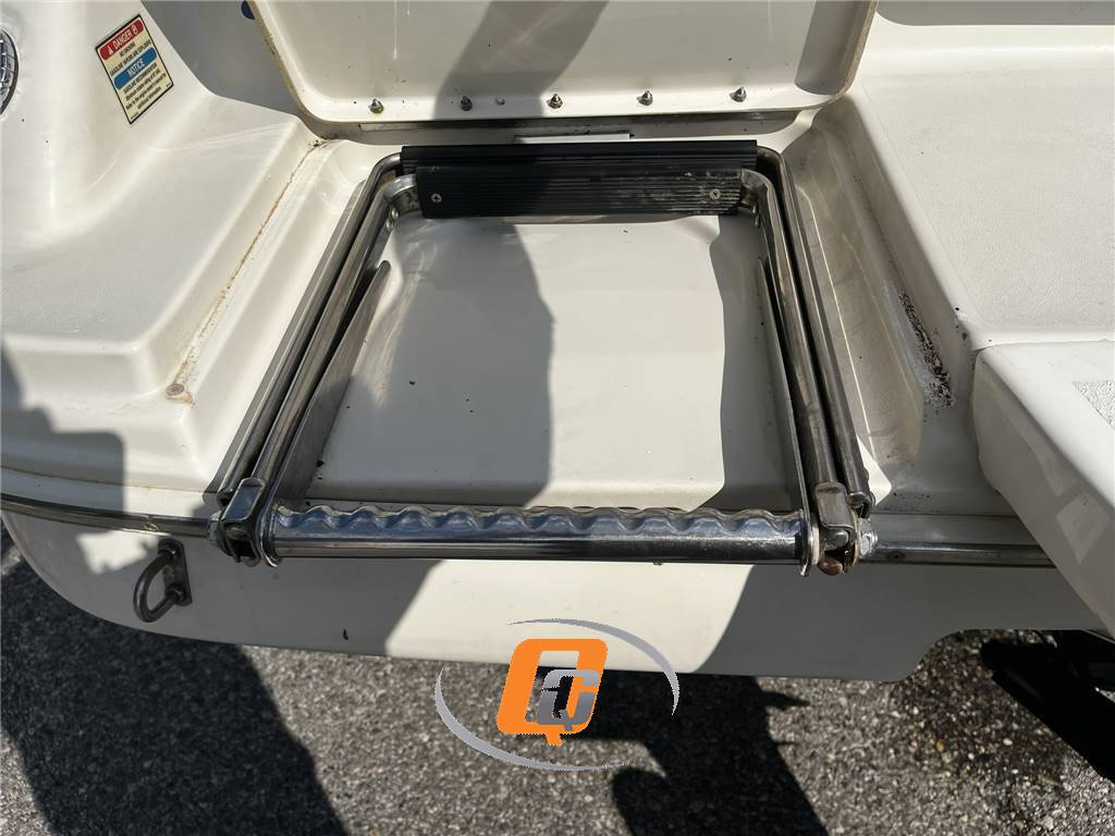SEA RAY 190 CUDDY CABIN