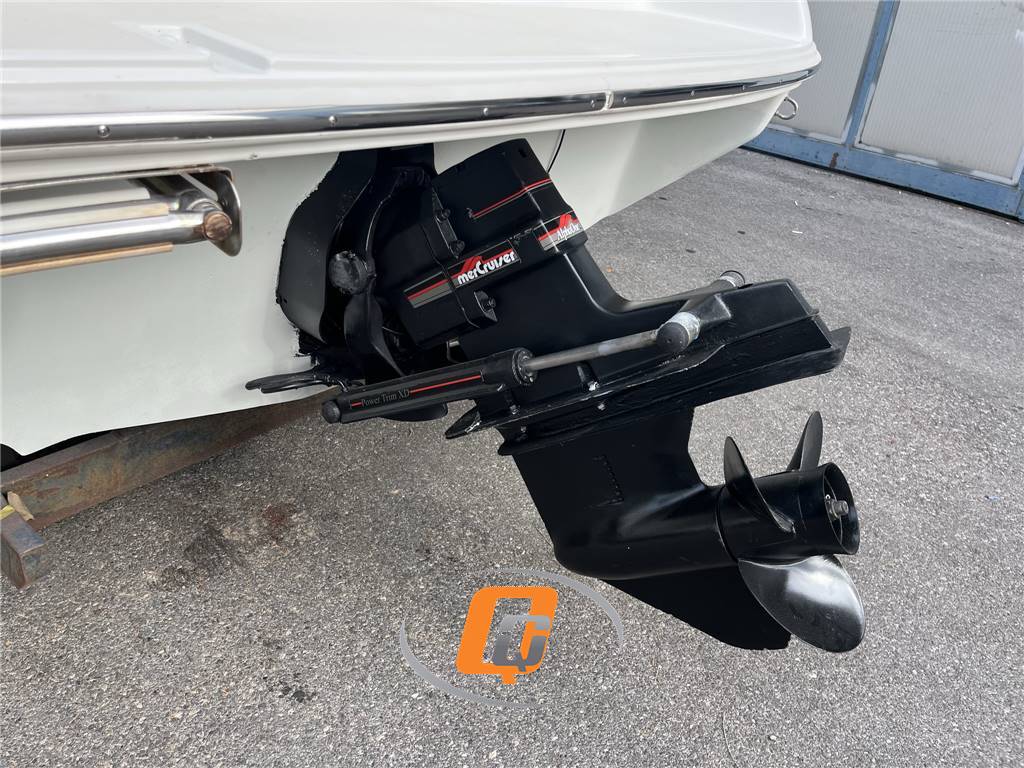 SEA RAY 200 OVERNIGHTER