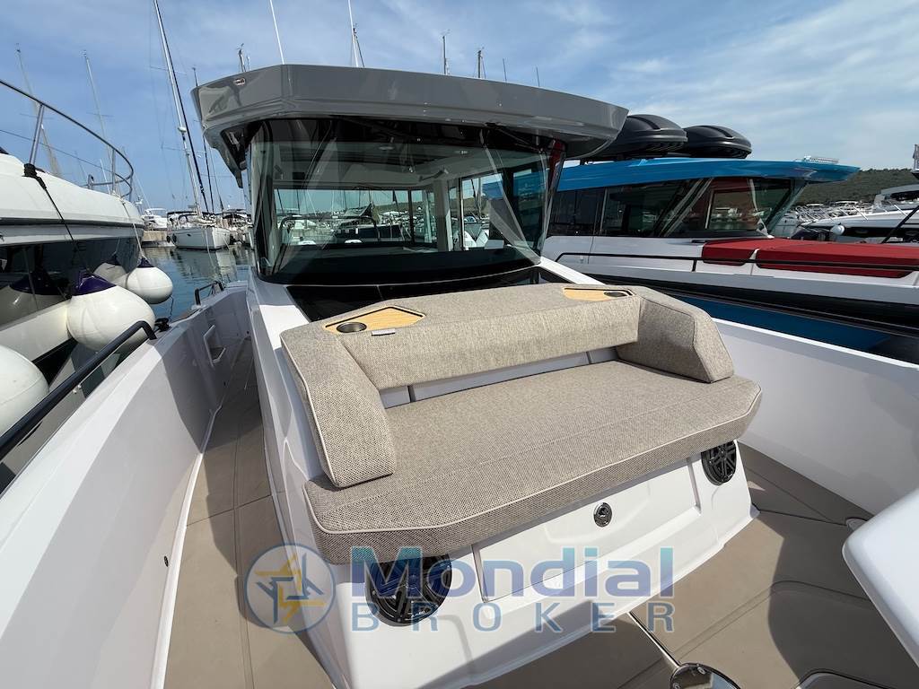 Axopar 29 XC Cross Cabin