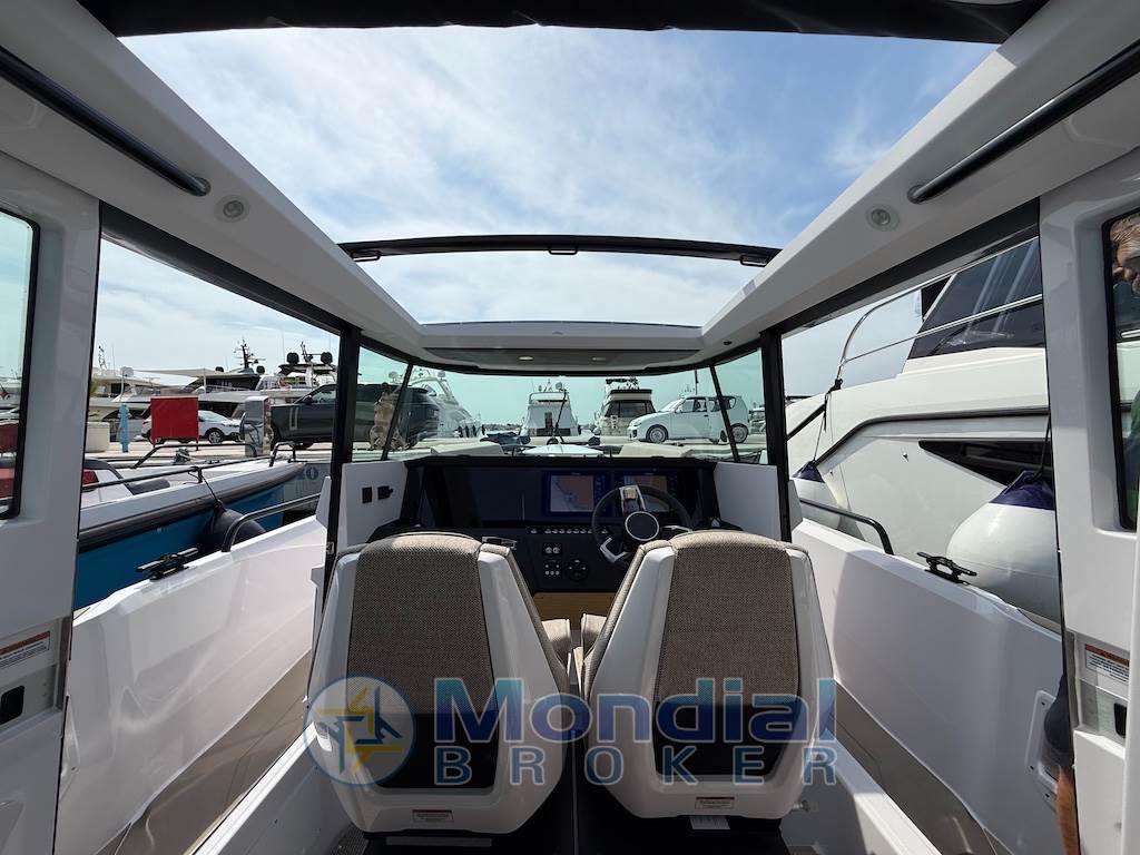 Axopar 29 XC Cross Cabin