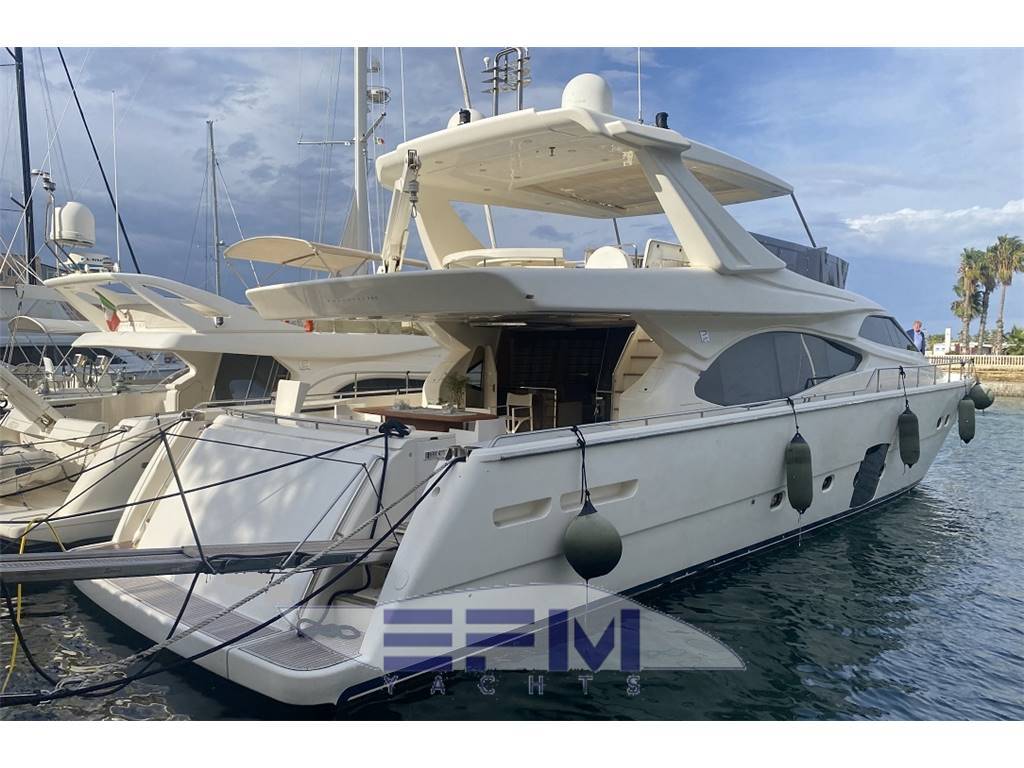 FERRETTI YACHTS 780