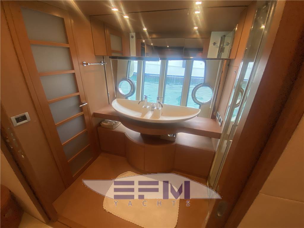 FERRETTI YACHTS 780