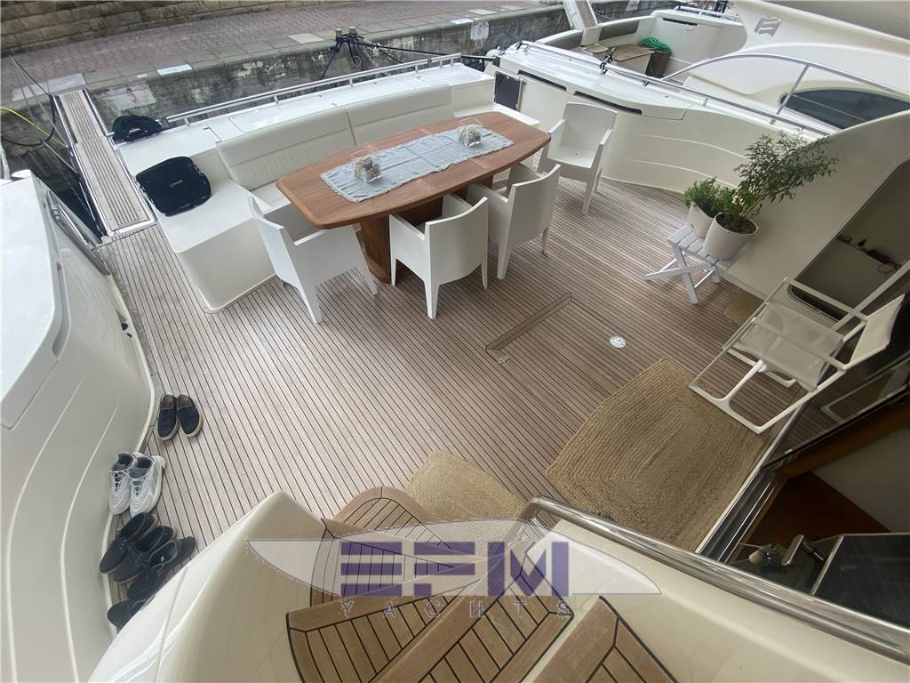 FERRETTI YACHTS 780