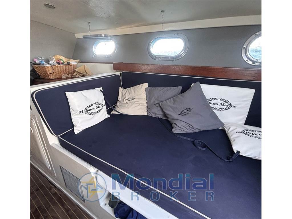MAGNUM MARINE 38