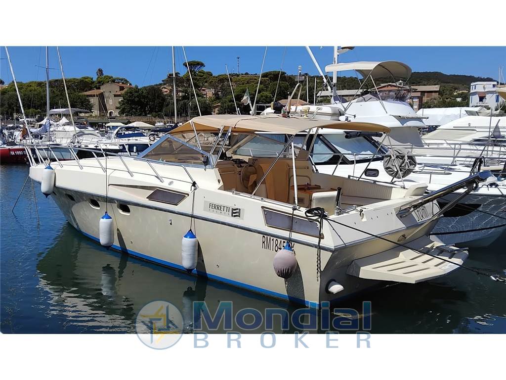 FERRETTI ALTURA 38' ESTATE