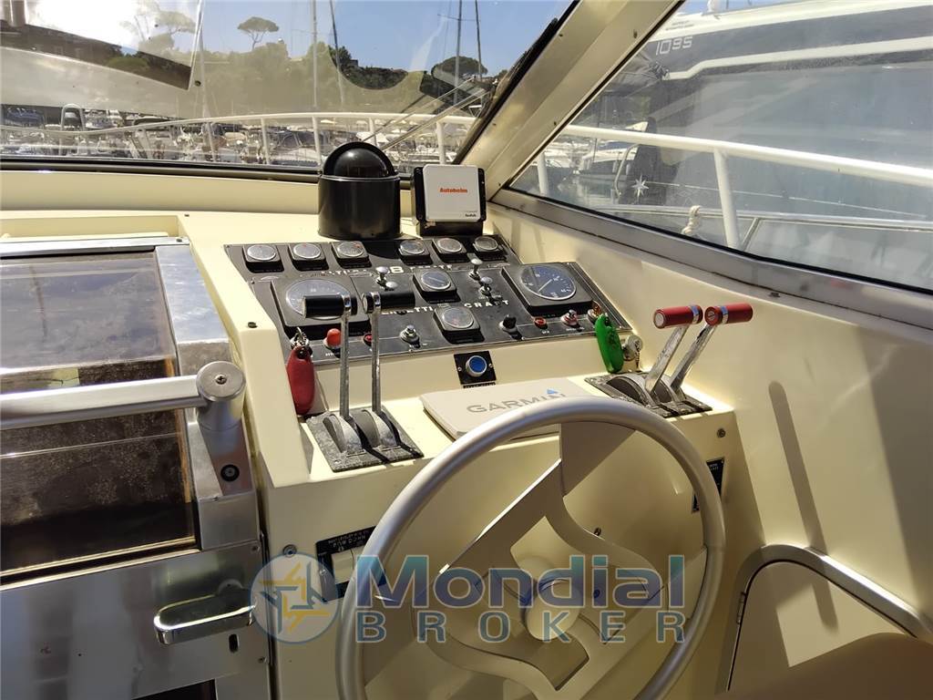 FERRETTI ALTURA 38' ESTATE