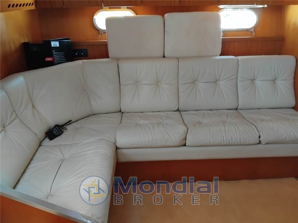 FERRETTI ALTURA 38' ESTATE