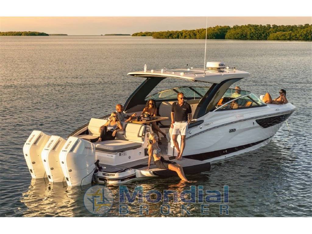 SEA RAY SLX® 360 Outboard
