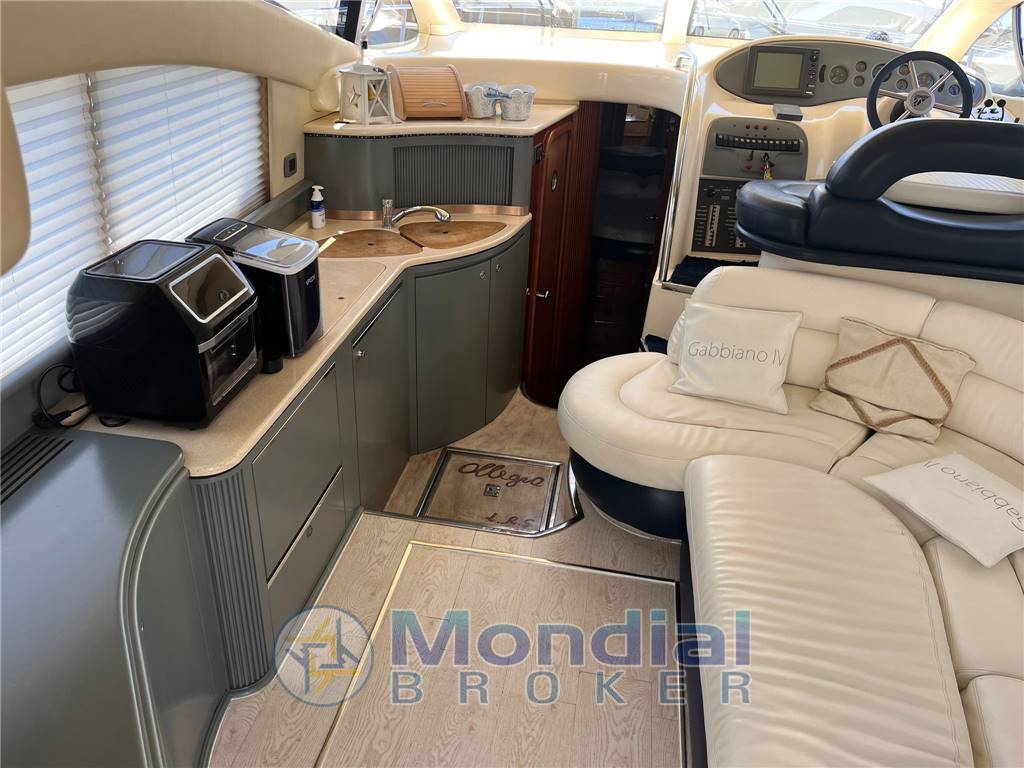 AZIMUT 42' Fly