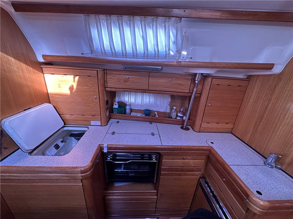 Bavaria 42 Cruiser J&J design