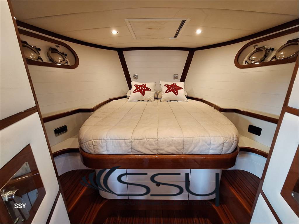 CAMPER & NICHOLSON ENDEAVOUR 42