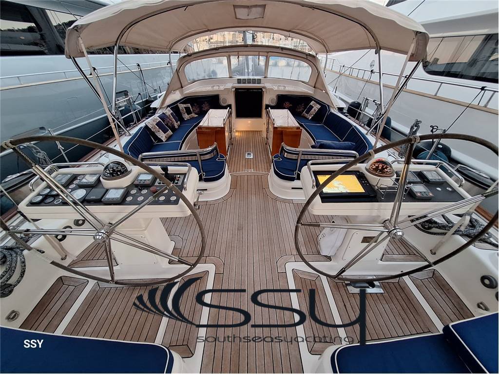 OYSTER YACHTS 82