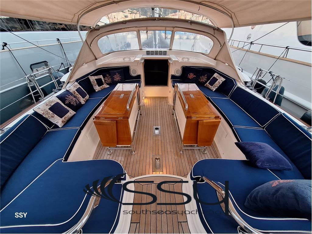 OYSTER YACHTS 82