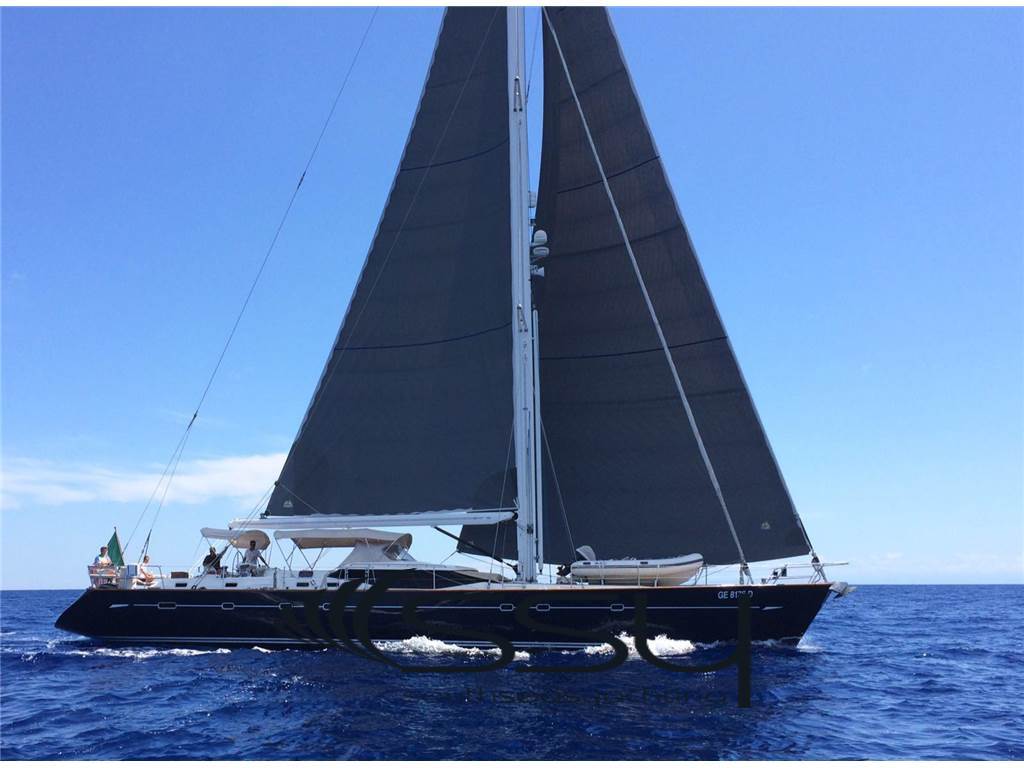 OYSTER YACHTS 82