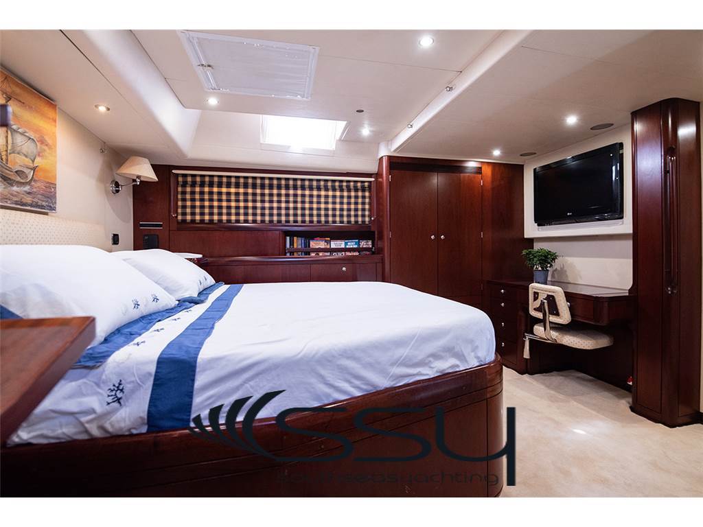 OYSTER YACHTS 82