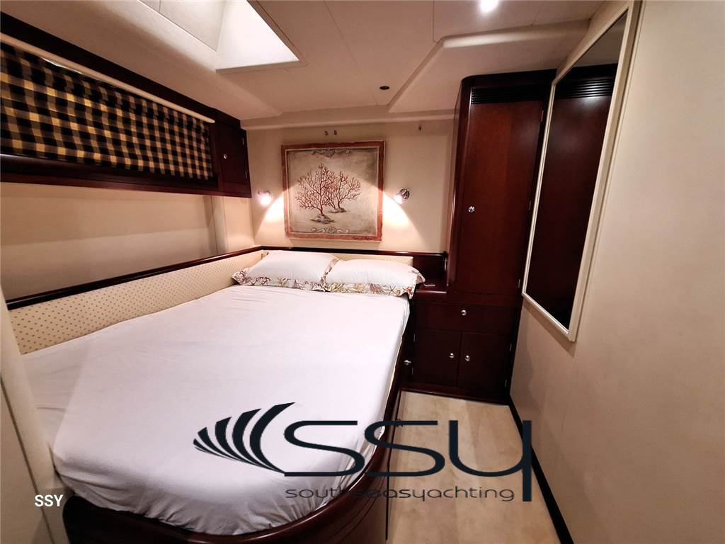 OYSTER YACHTS 82