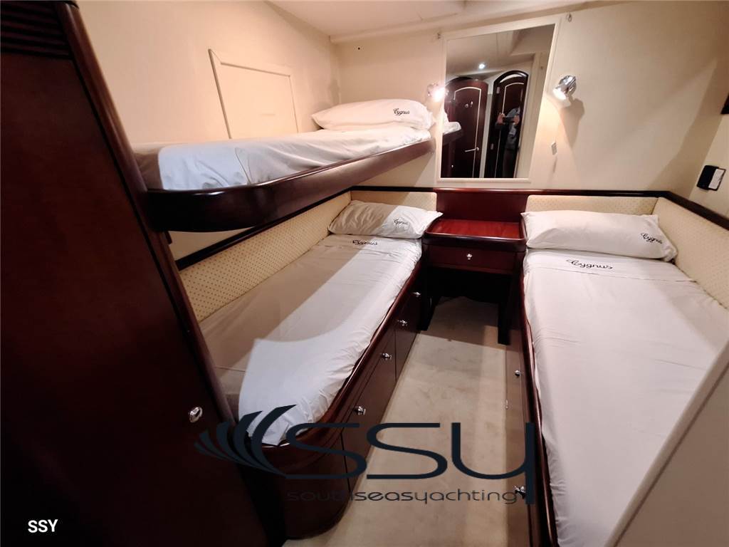 OYSTER YACHTS 82