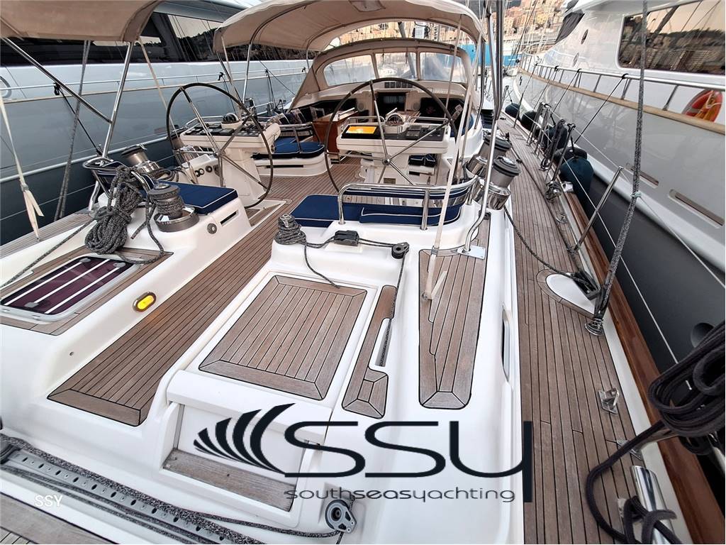 OYSTER YACHTS 82