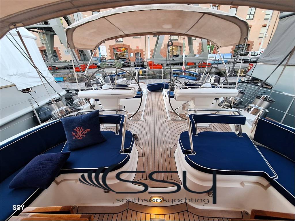 OYSTER YACHTS 82