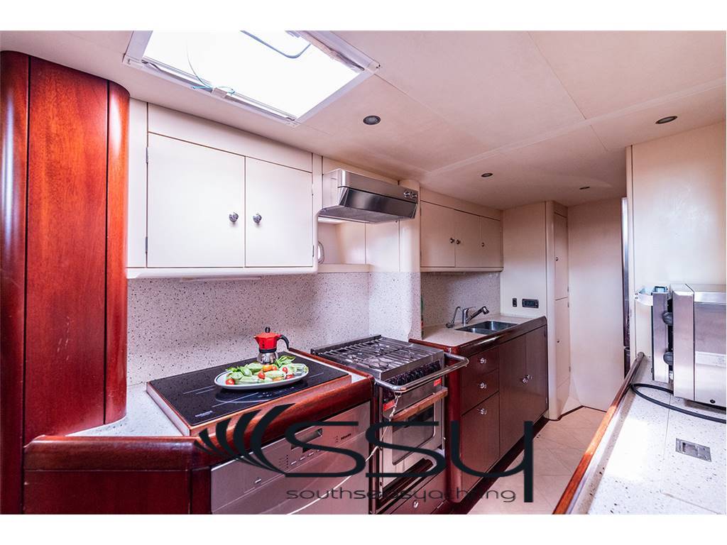 OYSTER YACHTS 82