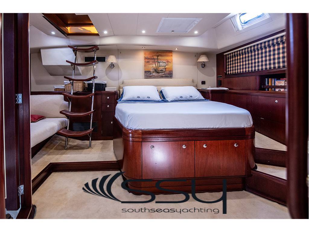 OYSTER YACHTS 82