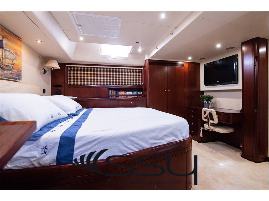 OYSTER YACHTS 82