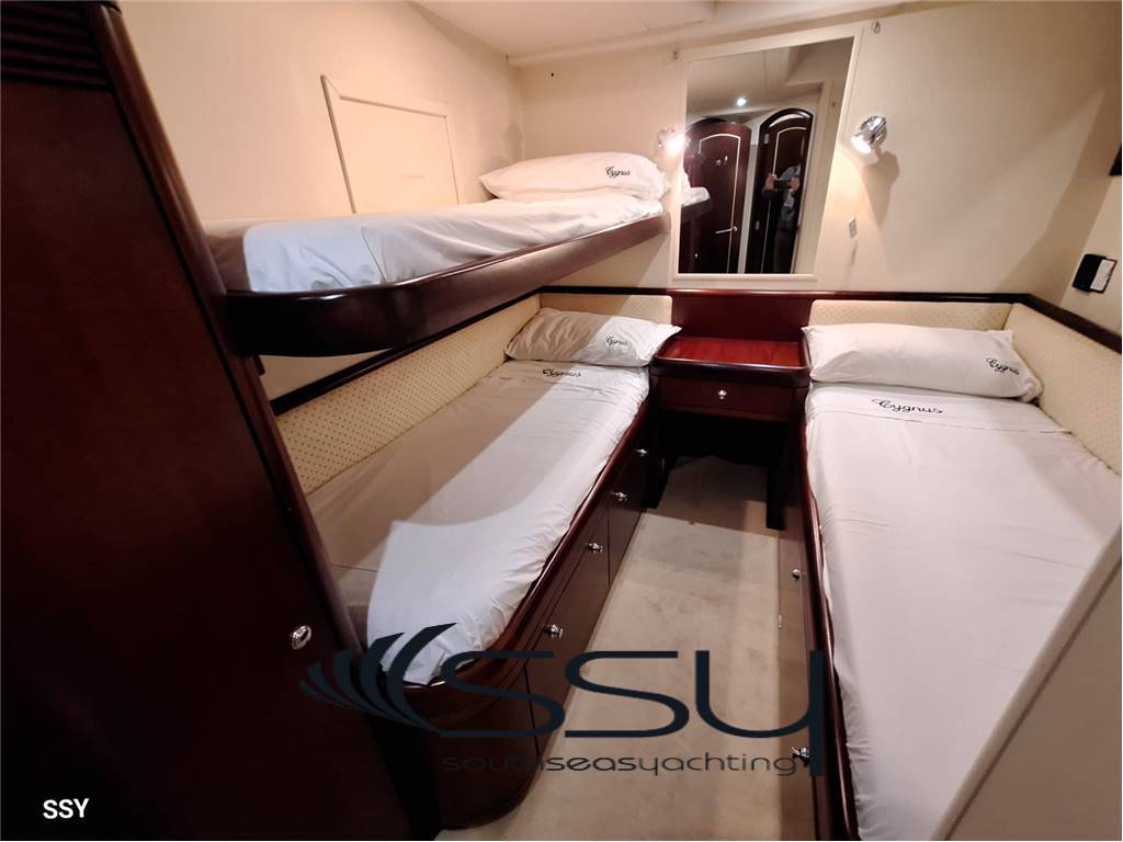 OYSTER YACHTS 82