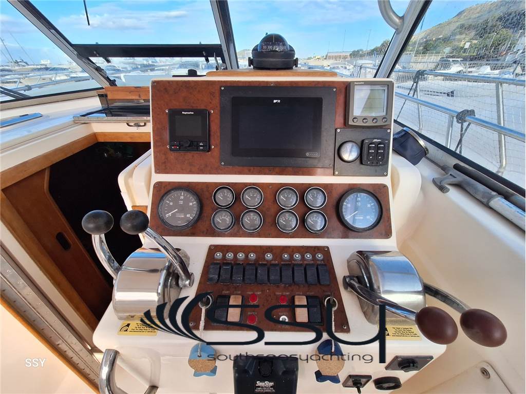SABRELINE LOBSTER 36 Express Cruiser