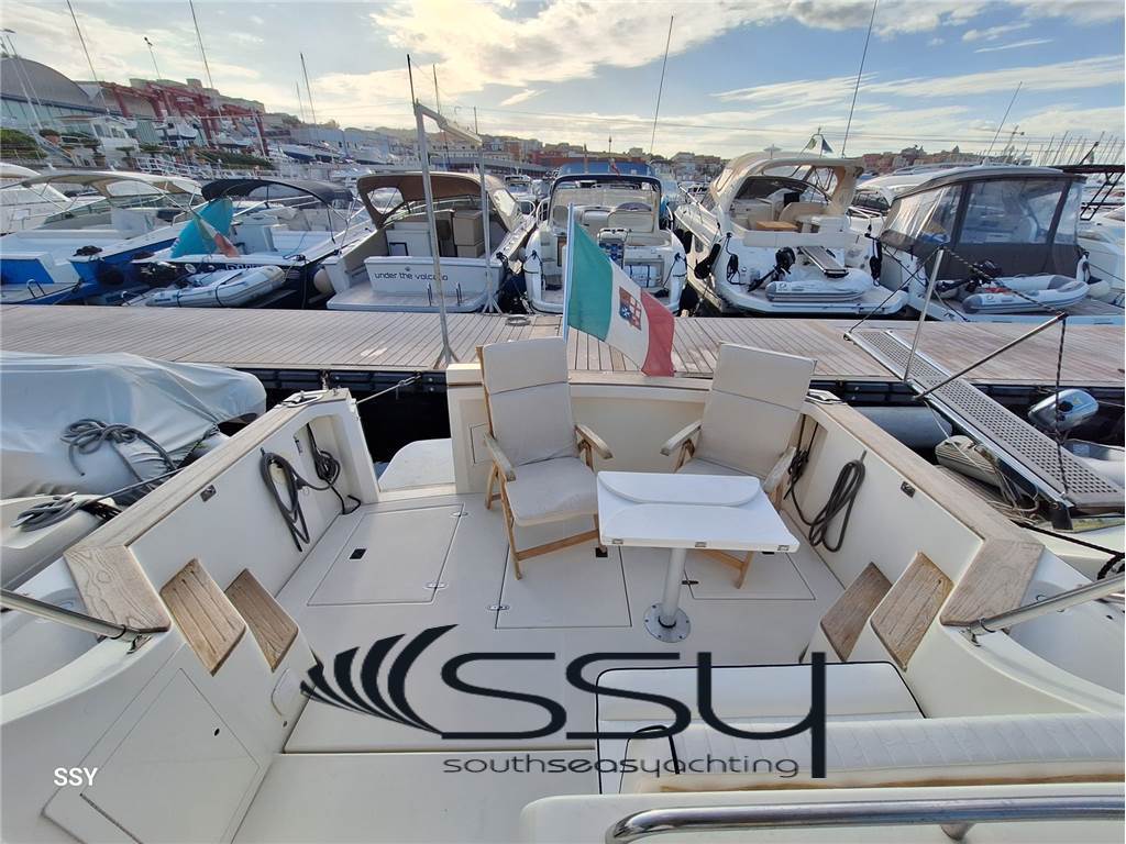 SABRELINE LOBSTER 36 Express Cruiser