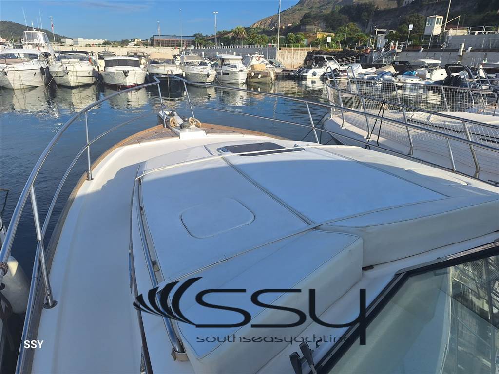 SABRELINE LOBSTER 36 Express Cruiser