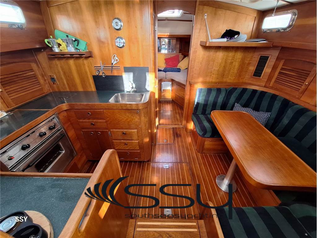SABRELINE LOBSTER 36 Express Cruiser
