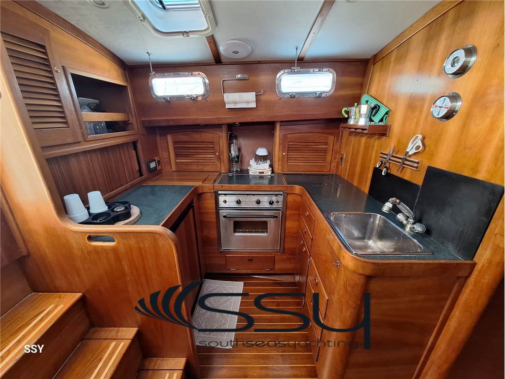 SABRELINE LOBSTER 36 Express Cruiser