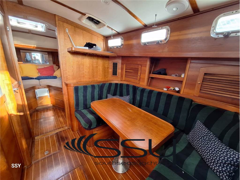 SABRELINE LOBSTER 36 Express Cruiser