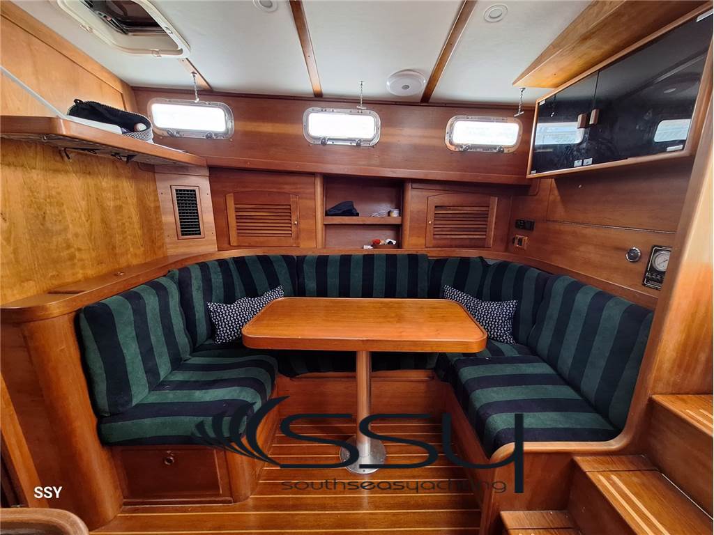 SABRELINE LOBSTER 36 Express Cruiser