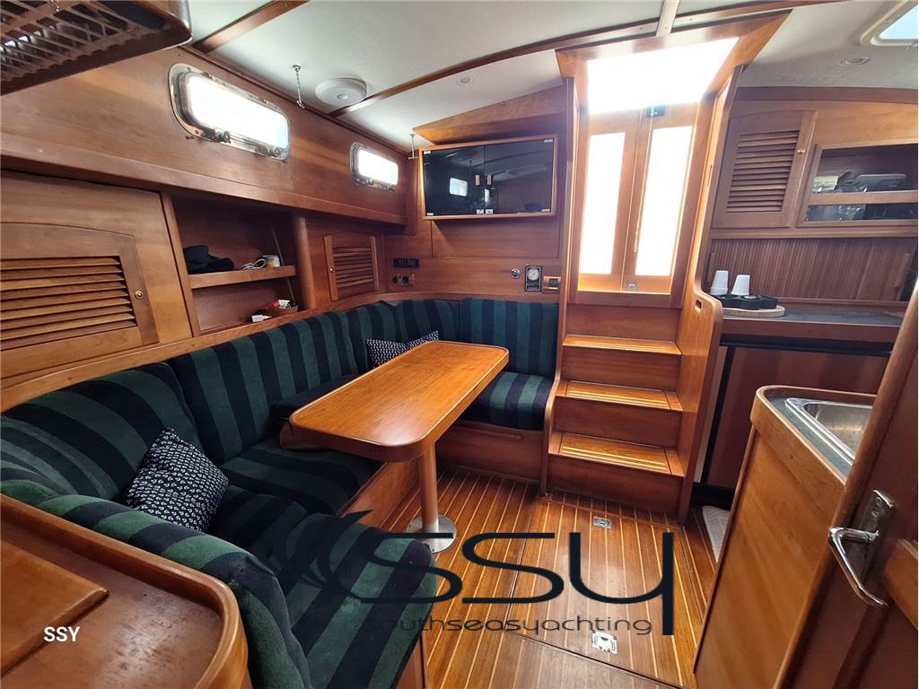 SABRELINE LOBSTER 36 Express Cruiser