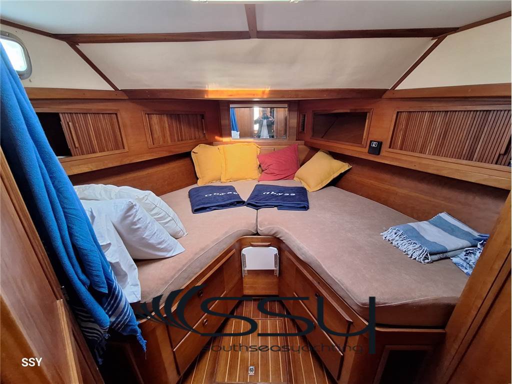 SABRELINE LOBSTER 36 Express Cruiser