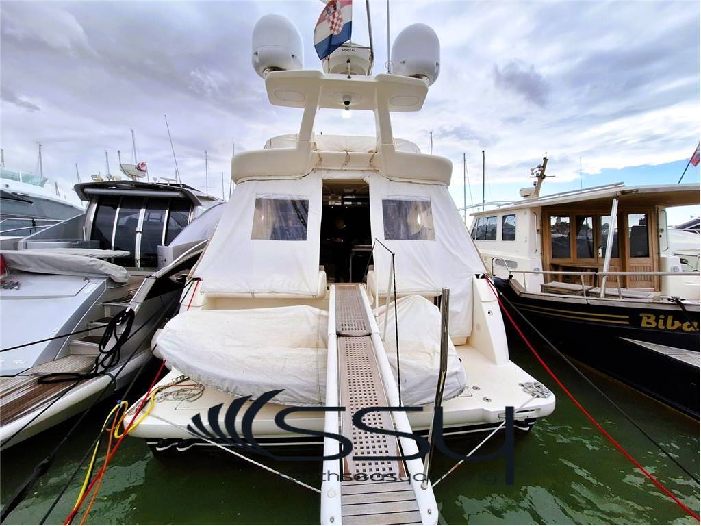 FERRETTI 530