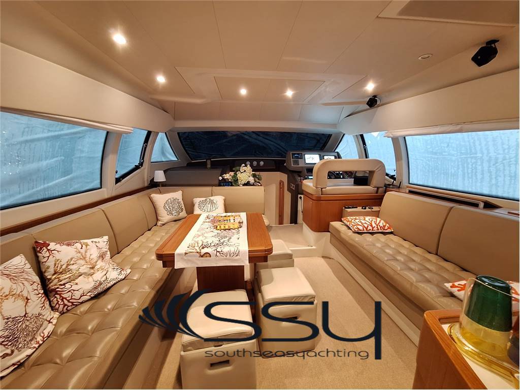 FERRETTI 530